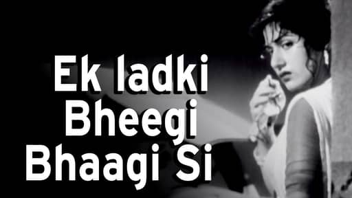 Read more about the article Ek Ladki Bheegi Bhaagi Si Lyrics ( एक लड़की भीगी भागी सी )